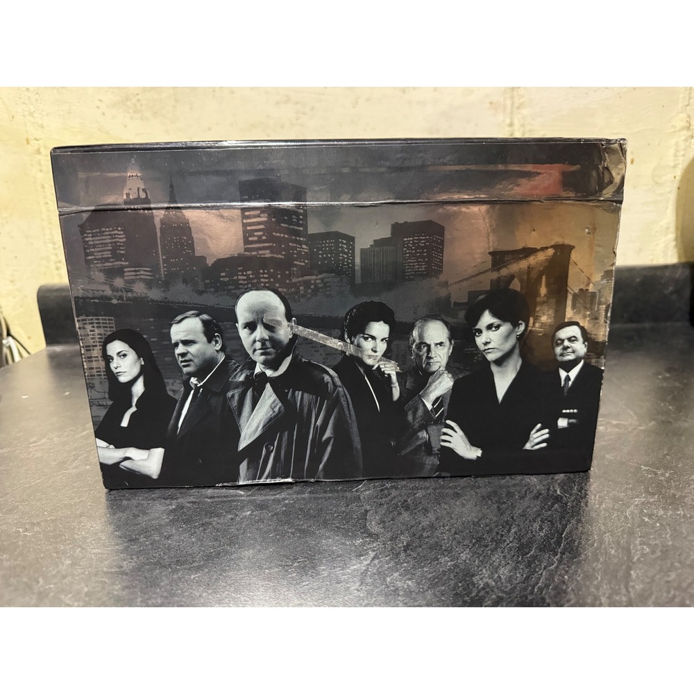 Law & Order The Complete Series Seasons 1-20 DVD Box Set 104 Discs 2011 NBC NYC - Picture 3 of 10